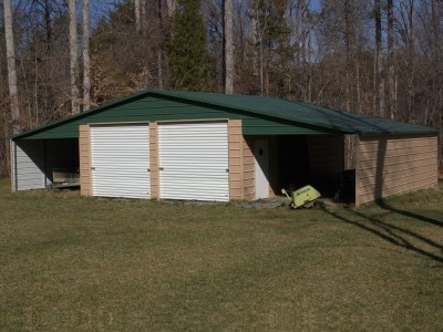 Continuous Roof Barn | Boxed Eave Roof | 46W x 31L x 10H | Enclosed Barn